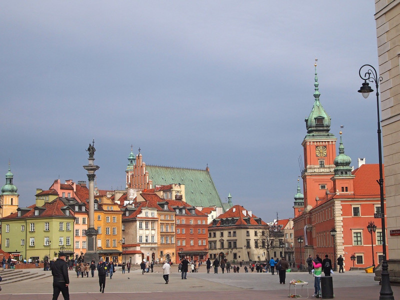 W Warszawie wciąż można znaleźć korzystne oferty w popularnych lokalizacjach.