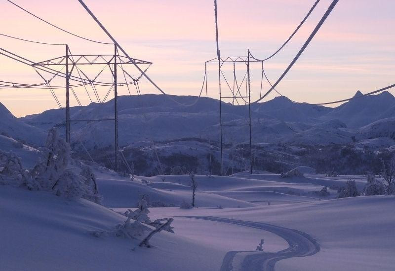 12 grudnia cena energii elektrycznej wyniesie w Oslo – wraz z opłatami dodatkowymi – średnio 5,95 NOK/kWh. Najdrożej będzie pomiędzy 17:00 a 18:00 – 7,92 NOK.