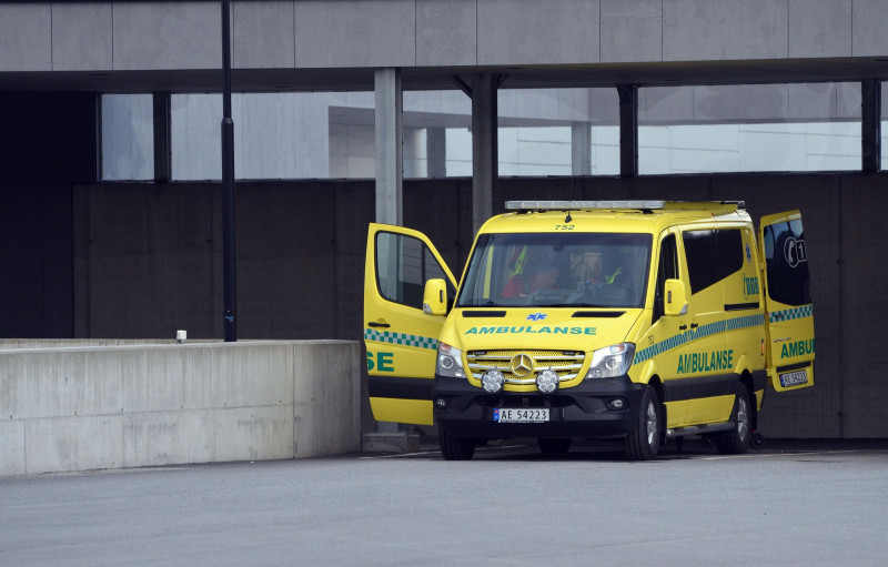 Obecnie w norweskich szpitalach przebywa około 250 pacjentów z COVID-19. 58 z nich znajduje się na oddziałach intensywnej terapii.  Nieszczepieni stanowią 40 procent pacjentów hospitalizowanych, mimo że stanowią tylko 10 procent dorosłej populacji, informuje rząd.