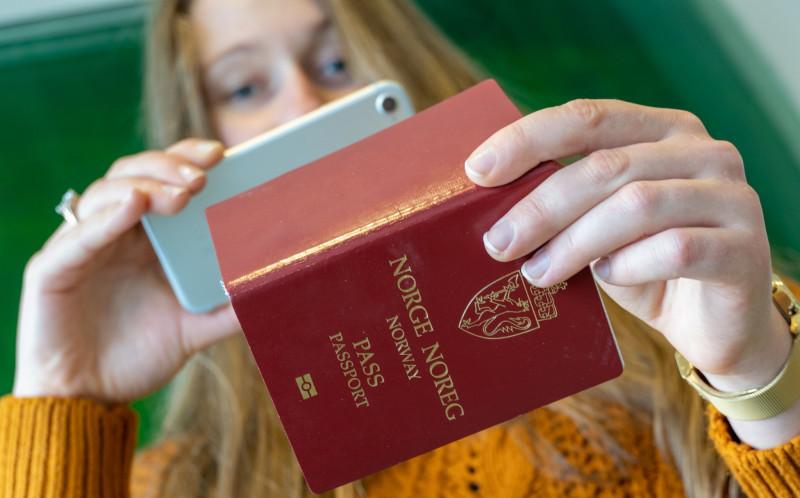 Jeśli chodzi o inne kraje nordyckie poza Szwecją, w ubiegłym roku norweski paszport otrzymało 894 Duńczyków, 472 Finów i 400 Islandczyków.