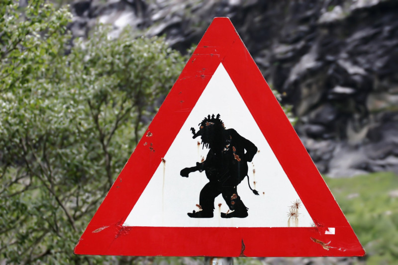W Norwegii można spotkać żartobliwe znaki „Uwaga na trolle”.