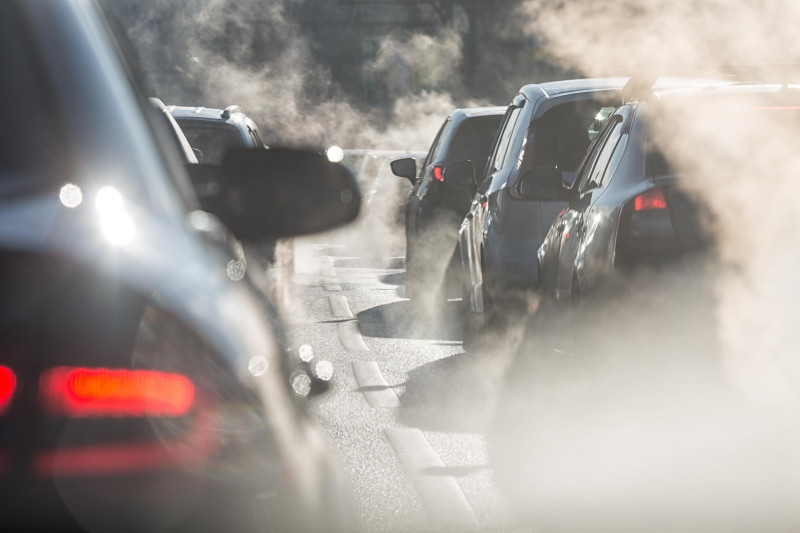 Kolejny raport opublikowany przed Wielkanocą wskazuje, że przy obecnych staraniach do 2030 roku sektor transportu zredukuje emisje spalin o sześć procent.