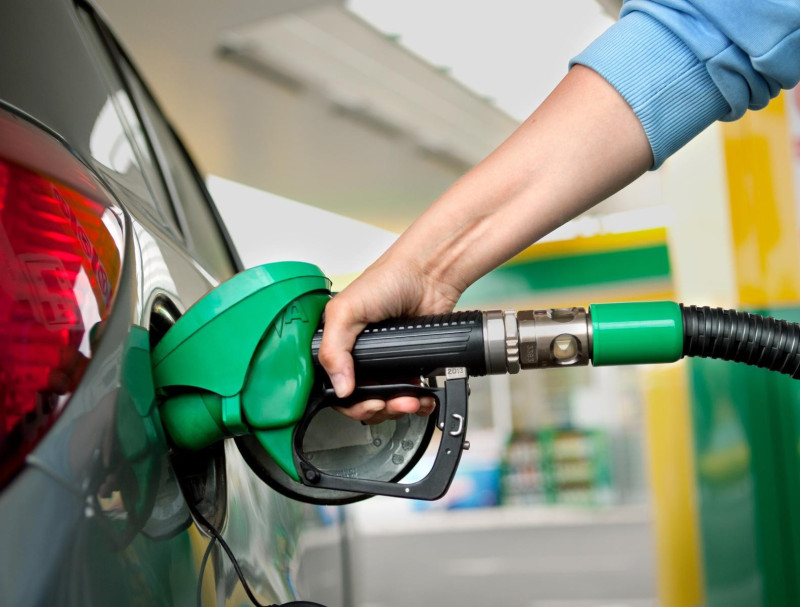Różnice cen na stacjach paliw mogą różnić się o ponad pięć NOK w skali trzech-czterech dni.