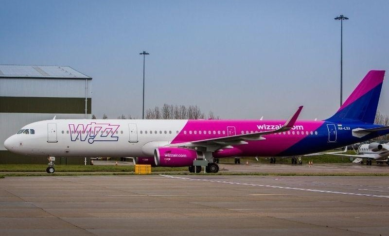 Wizz Air, mimo dwukrotnych wezwań UOKiK, nie zmienił ceny połączenia na infolinii. Postępowanie jest w toku.