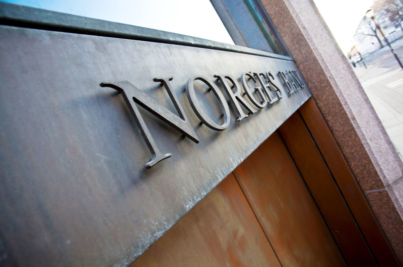 Przewiduje się, że kolejne podwyżki stóp procentowych nastąpią po wszystkich czterech posiedzeniach Norges Banku zaplanowanych na ten rok.