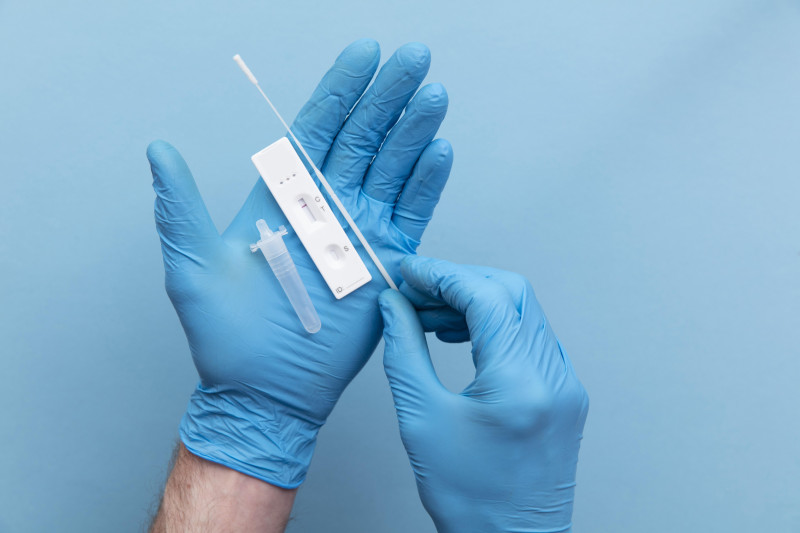 Test musi być szybkim testem antygenowym. Test PCR może być stosowany tylko w wyjątkowych przypadkach