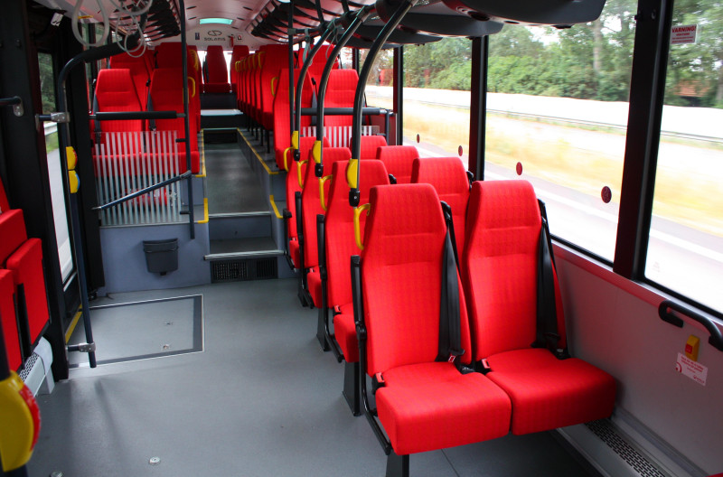 Każdy pojazd będzie wyposażony w wygodne fotele, takie jak te w autobusach podmiejskich i międzymiastowych.