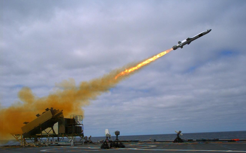 W ramach rządowego programu Foreign Comparative Testing przeprowadzono próbne strzelanie z amerykańskiego okrętu walki przybrzeżnej USS Coronado.